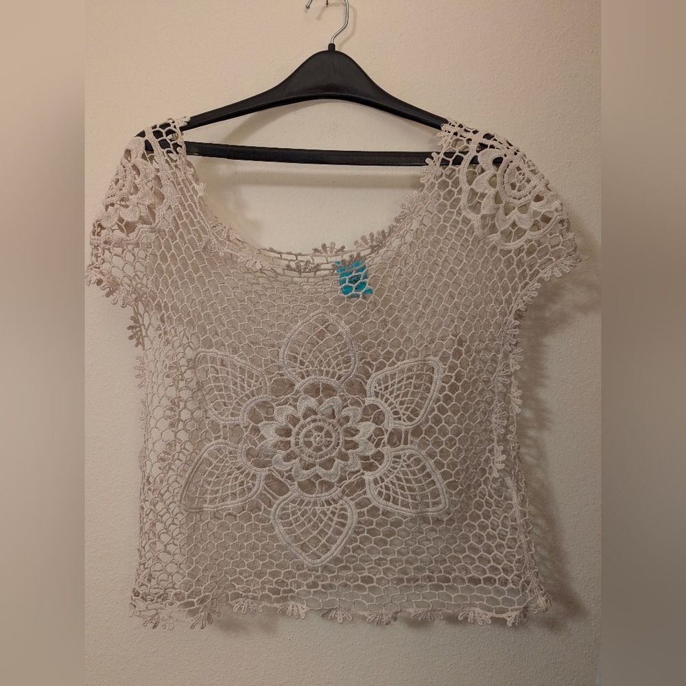 h.i.p. crochet flower knit top size M